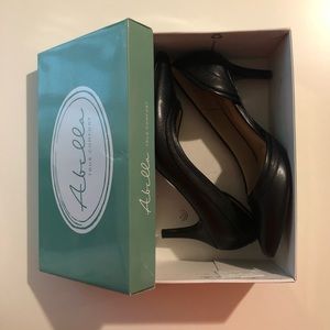 Abella true comfort black heels